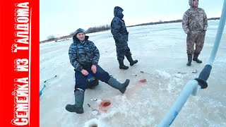 Зимняя рыбалка в Новгороде с друзьями.