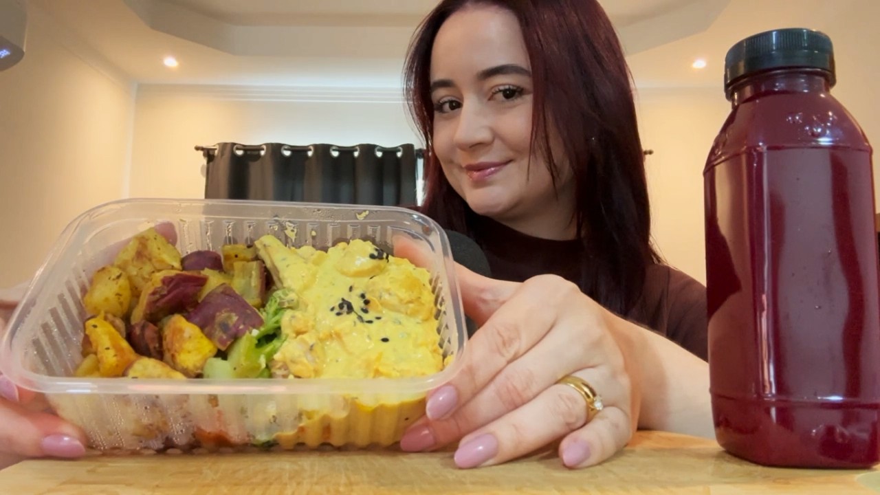 ASMR: COMENDO FRANGO COM CREME DE QUEIJO GORGONZOLA + LEGUMES ASSADOS