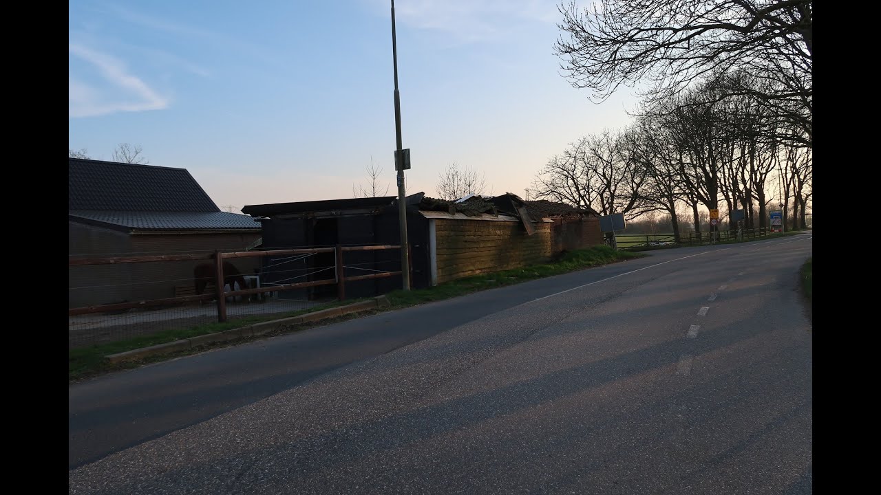 Dak stort in van paardenstal Puttershoek