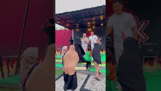 Bagi-Bagi Hadiah Di Pentolan Seblak Bekasi