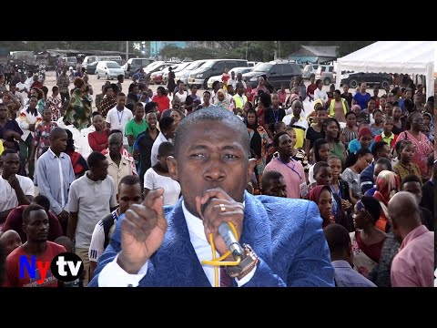 SHUHUDA ZA MWINJILISTI GREGORY DAUDI ZA WAVUNJA MBAVU MAMIA YA WATU WALIO FURIKA VIWANJA VYA BIAFRA