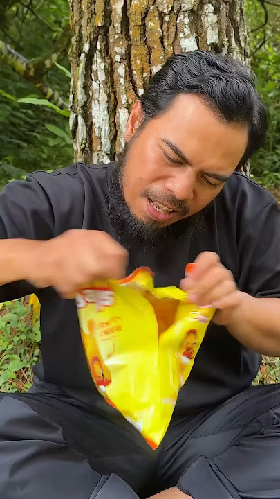 Survival skills Don't let your snacks scatter #camping #snacks #lifehacks #outdoors