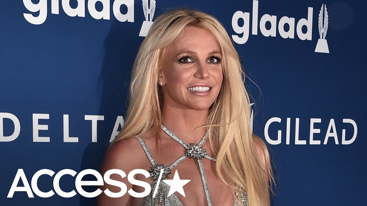 Britney Spears appears to forget where she is during performance