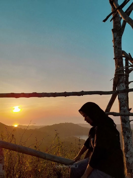 TRACKING GUNUNG SABU BAWEAN (250mdpl). Kata siapa gabisa muncak di Bawean???