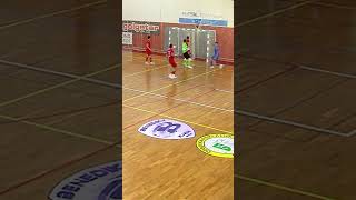 Iznajdljivi Jaka Čeh, ko igraš in zadevaš ... z glavo! #futsal #goal #header