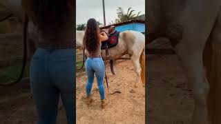 Vídeo De Mulher Cavalgando Muito.