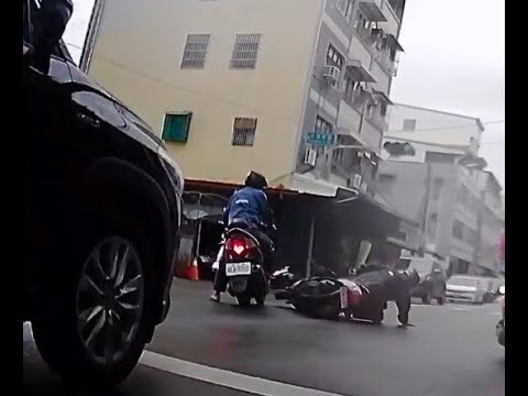 2021.08.14 高雄市鳳山區王生明路機車車禍 （命中注定撞的到你