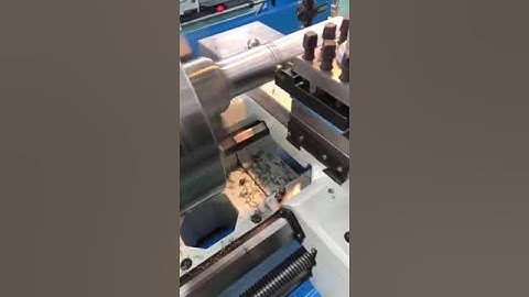Lathe cutting workpiece---Sumore gear head lathe #sumore #lathe #lathemachine #latheworking #torno