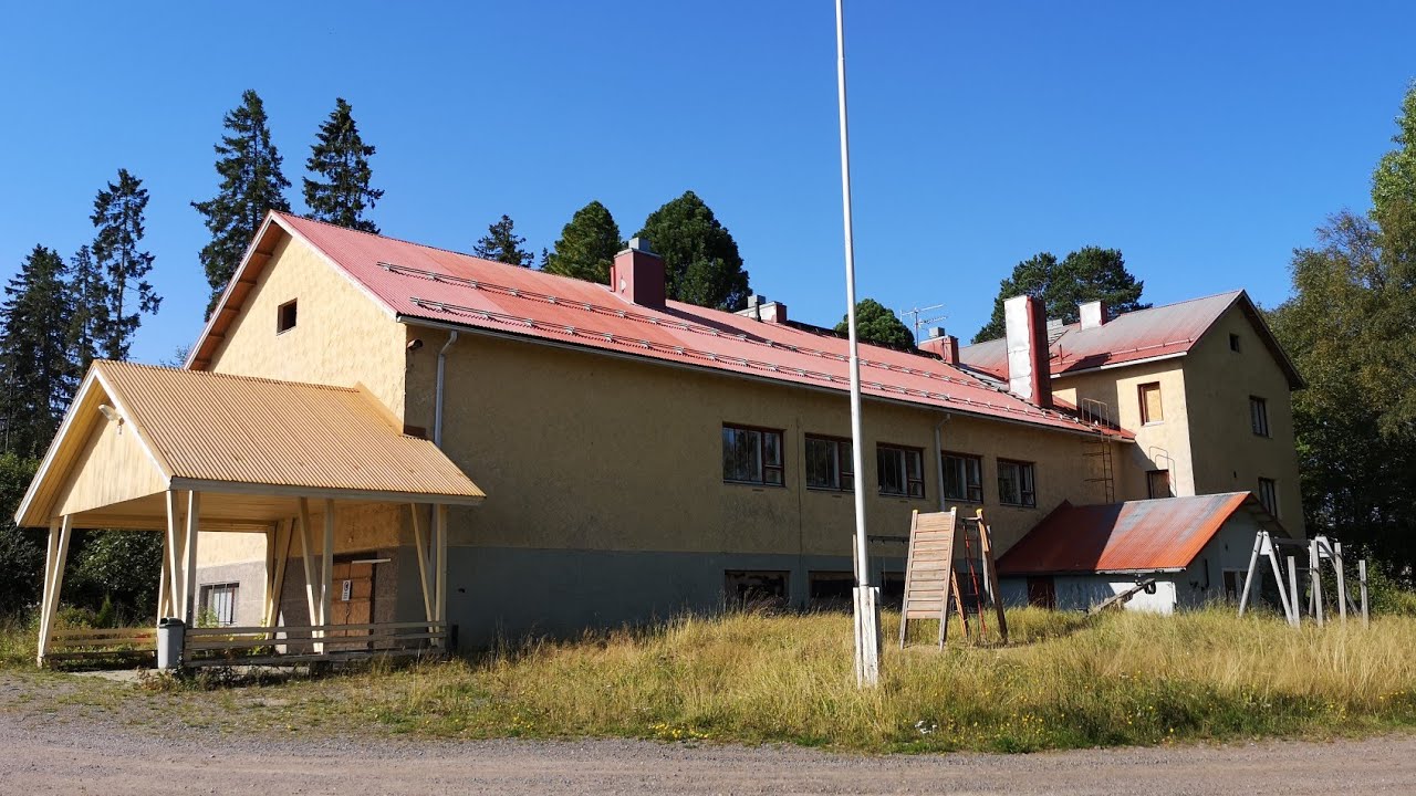 Hylätty Kyläkoulu (1/2)