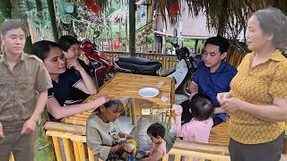 Nam asks his mother Thuy to visit Hoi when Thu leaves hospital, Hoi helps fix yard screenshot 2
