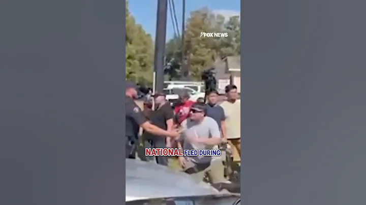 Texas chaos: ICE agents swarmed by protesters during migrant arrest #shorts #ICE #immigration #us