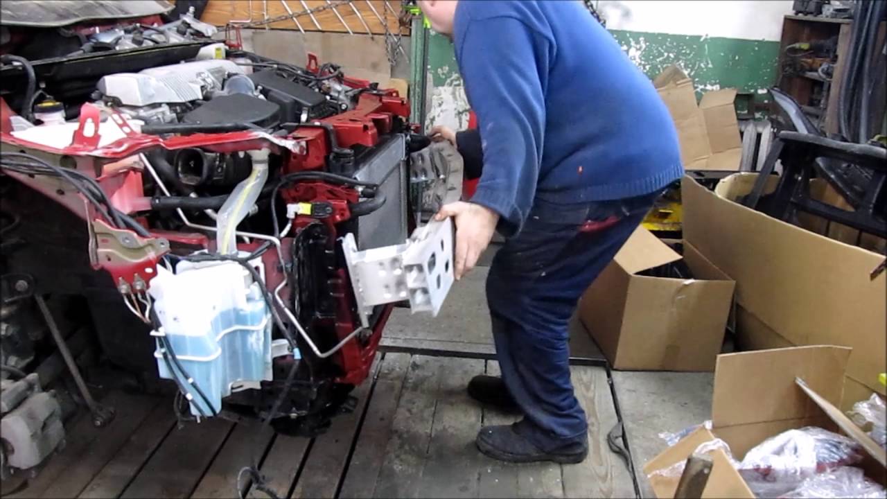 Toyota Prius. A little body repair. Небольшой ремонт переда.