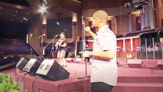 Vignette de la vidéo "James Fortune & FIYA - Light The Way feat. Israel Houghton (Snippet)"