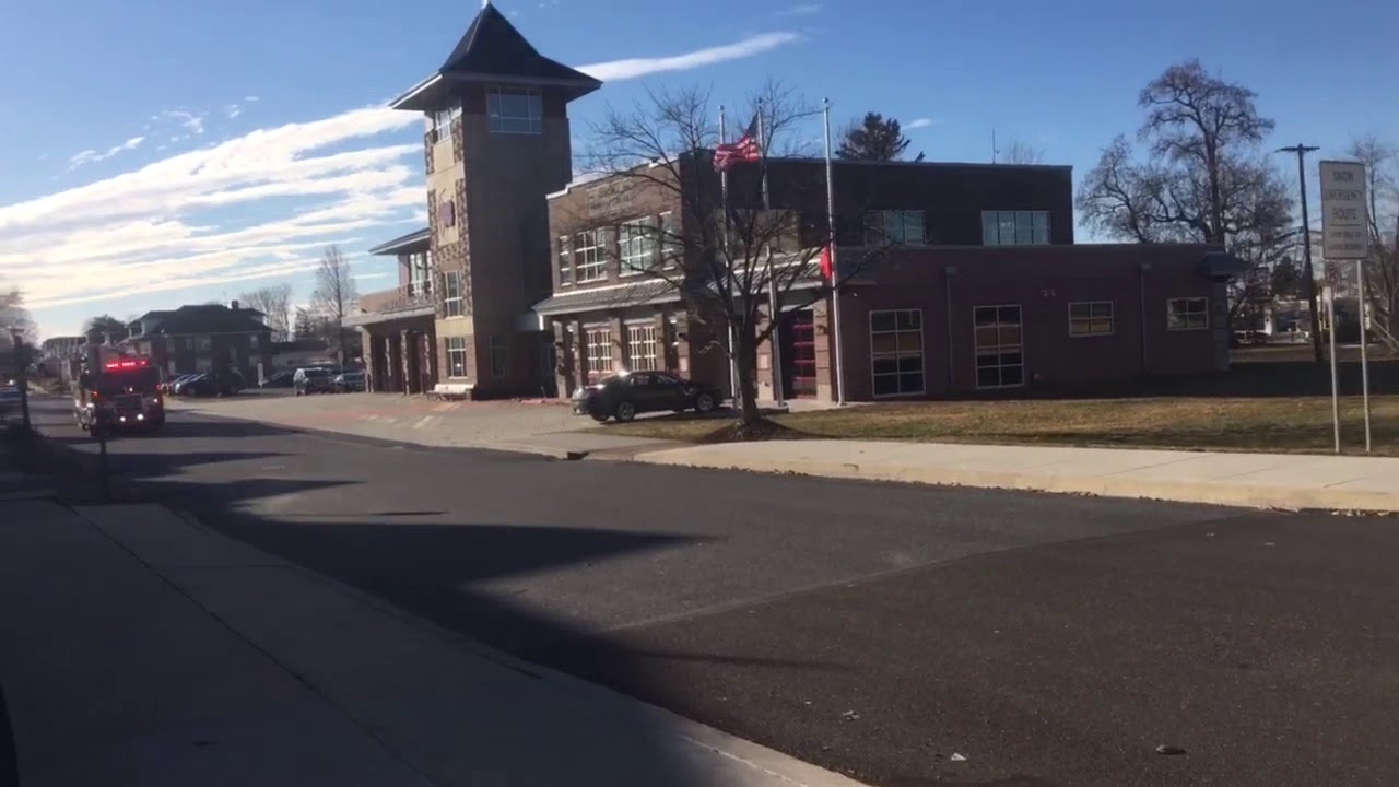 Truck 48 Responding to a Commercial Fire Alarm - YouTube