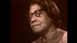 Video thumbnail of "Elizabeth Cotten - I'm going away (live 1965)"