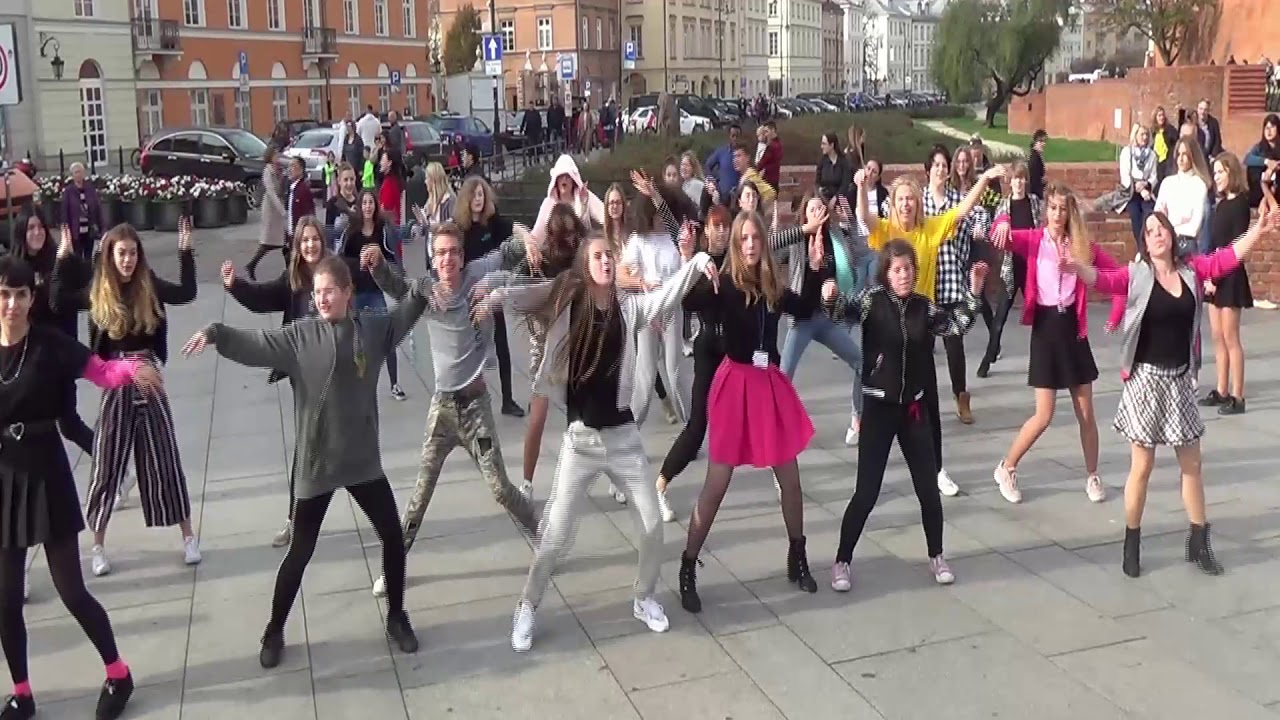 191026 K-Pop Random Play Dance In Public + Flashmob (Warsaw, Poland) by SEVEN WINGS