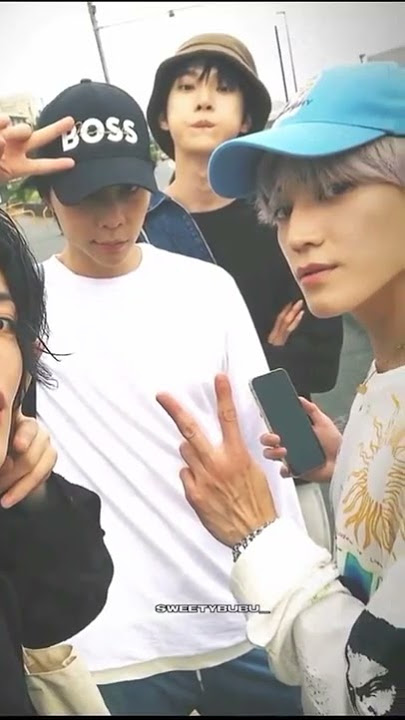 when doy nyempil diantara 95L😂 #yuta #johnny #taeyong #doyoung #nct127 #nct #photo #video
