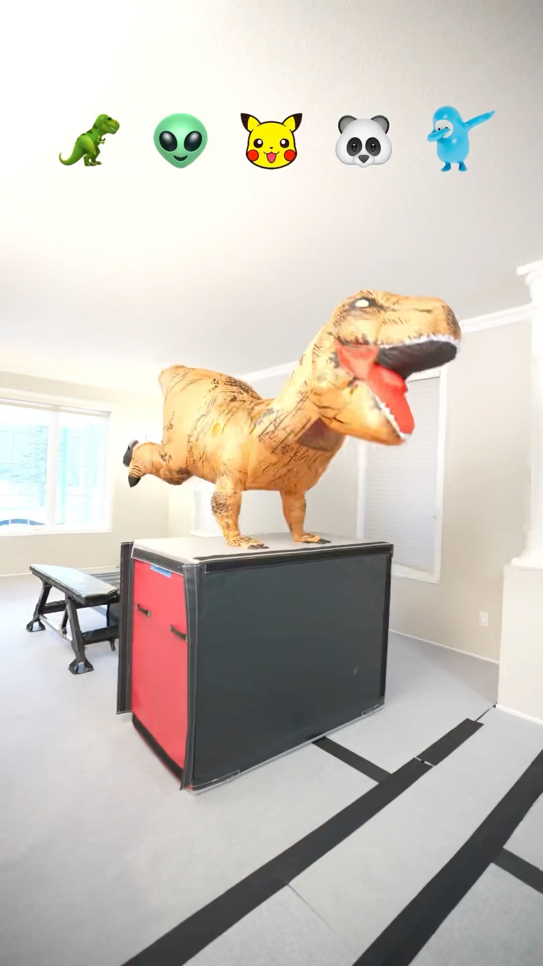 Parkour with emojis: costume edition ?