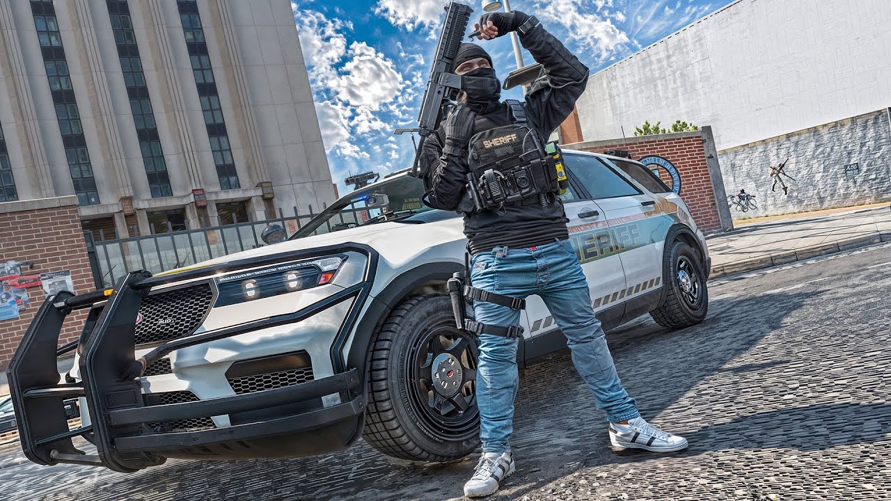 Selling an ARP GUN as an UNDERCOVER COP in GTA 5 RP!