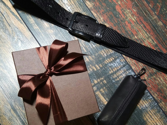 красивая упаковка для ремня. как упаковать ремень в подарок. ремень dr. как упаковать ремень в подарок. как упаковать ремень в подарок.