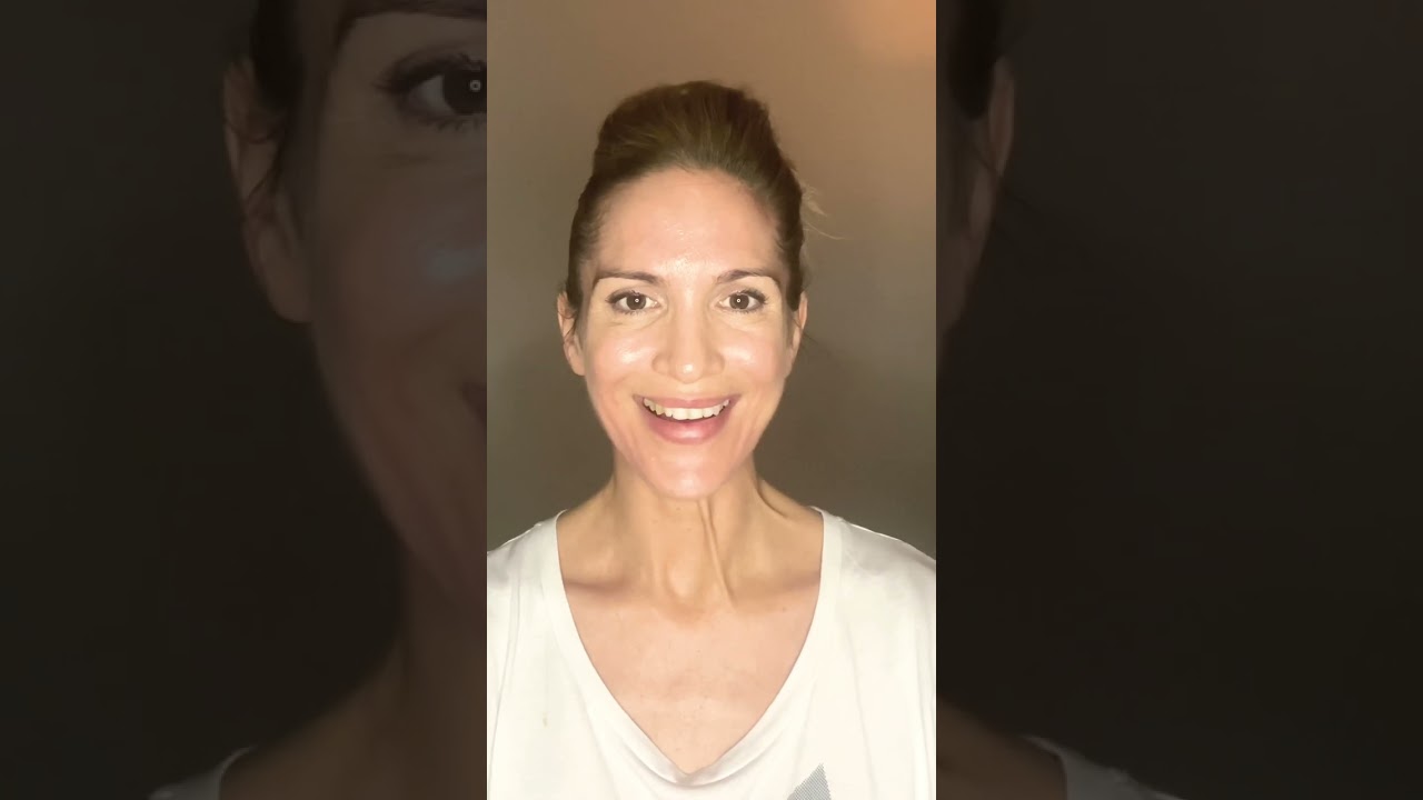 FULLER CHEEKS AND SMOOTH JAWLINE: 