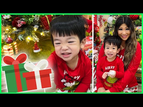 Christmas Morning Opening Presents with Baby Kobe and Princess T
