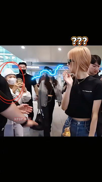 How Jennie protects Rosé from crazy fan!!😠😤 #blackpink #rose #kpop #jennie #shortvideo