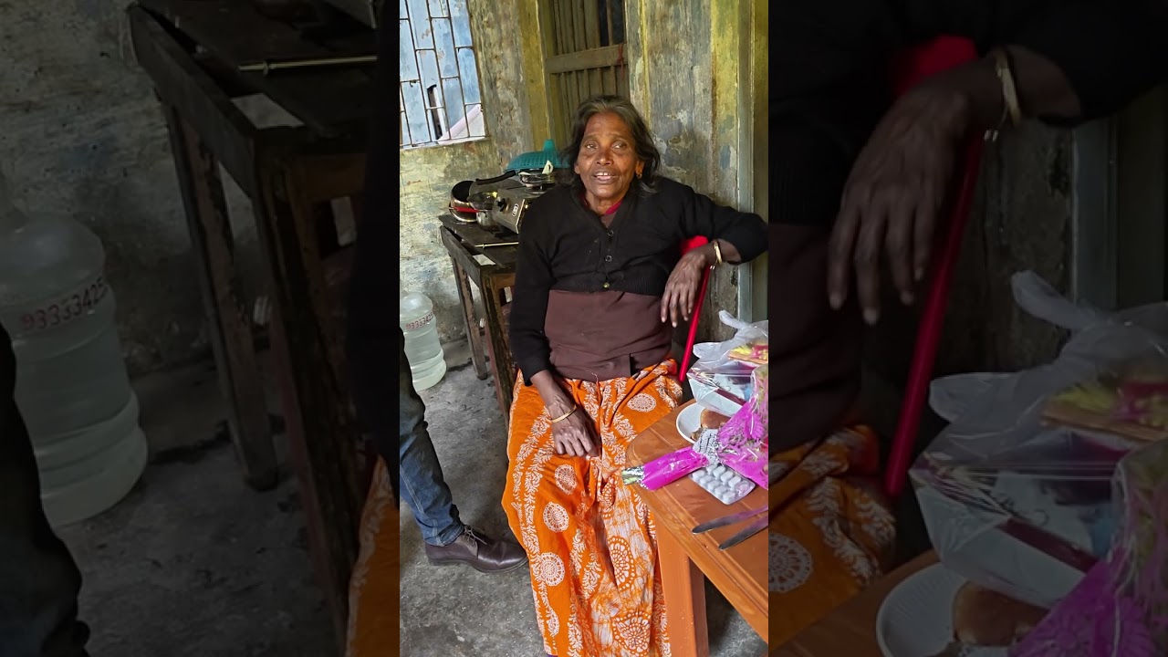 रानू मंडल की तबियत बिगड़ी तो बहुत दूर दूर से लोग मिलने आए।Ranu mandal Video।Siraj ashu bachchan 