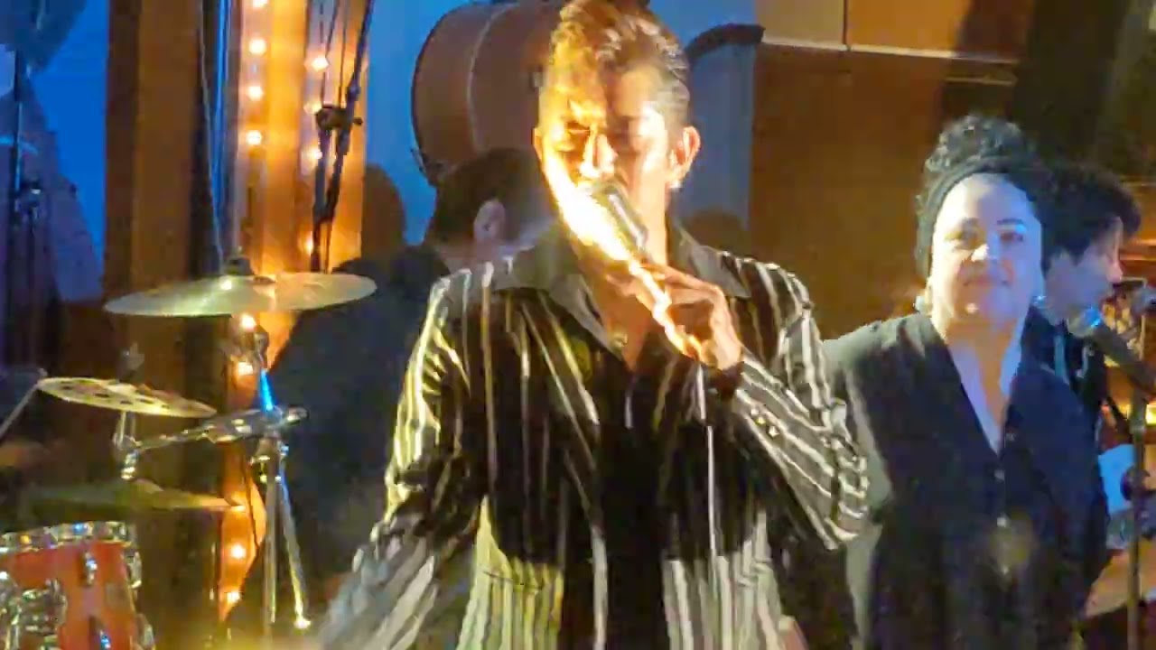 Geneが歌う　シュールダンス