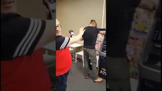 有pay wave 卡的人要注意了啊！2秒就能被盗了！请转发