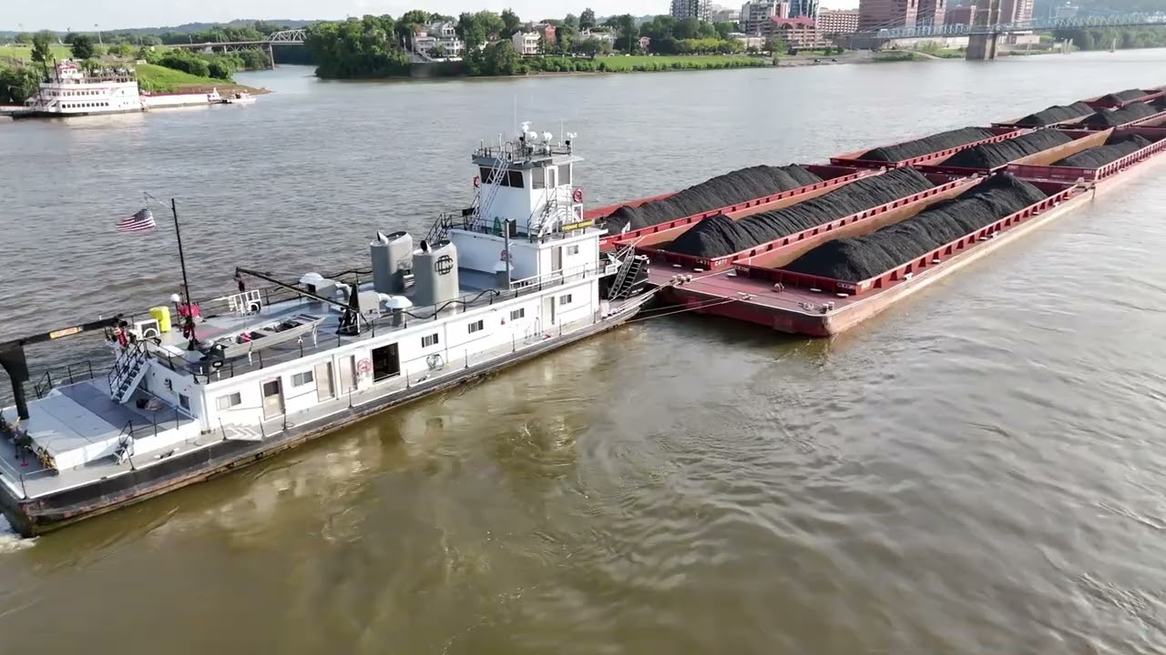 Towboat Yvonne Conway on the Ohio River