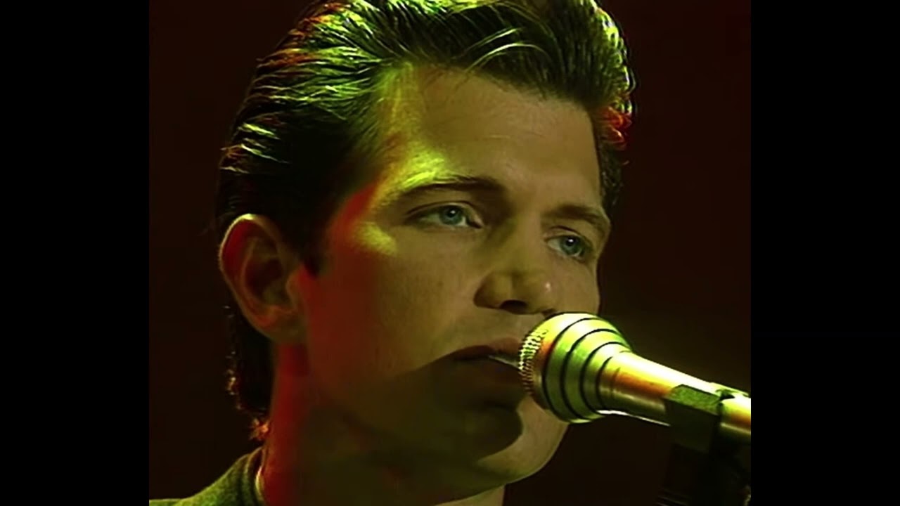 Chris Isaak and Silvertone performing semi-acoustic "I'm Not Waiting" (audio from 1991)