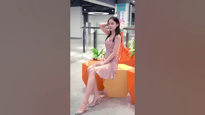 长腿 高跟 露背 套裙 颜值 自拍 美女 - 天天要闻