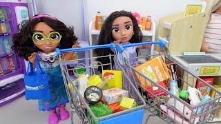Disney Encanto Mirabel and Isabela go Grocery Shopping