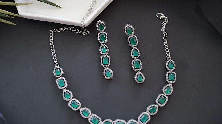 Alvina Green Silver Victorian Necklace Set