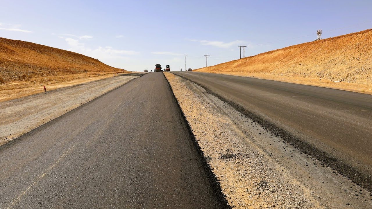 تابعو آخر أشغال ازدواجية الطريق الوطني الرابط بين ولايتي تيسمسيلت و المدية بطول 70 كلم