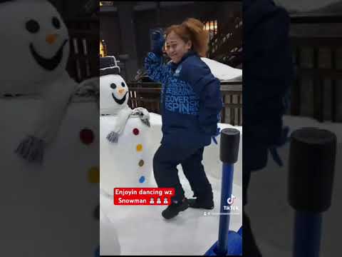 Dancing Wz SKI dubai Snowman