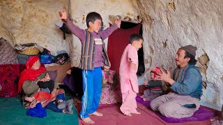 Having fun and dancing of Twin Children | Living in a Cave like 2000 years ago | Afghanistan village