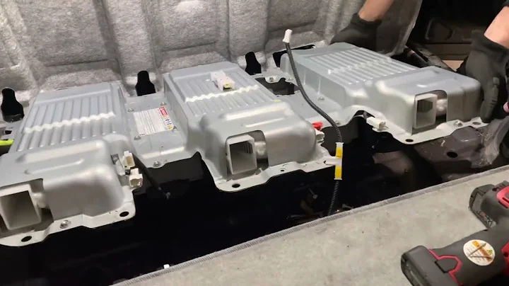 如何移除和重新安装Lexus RX450H混合动力电池？