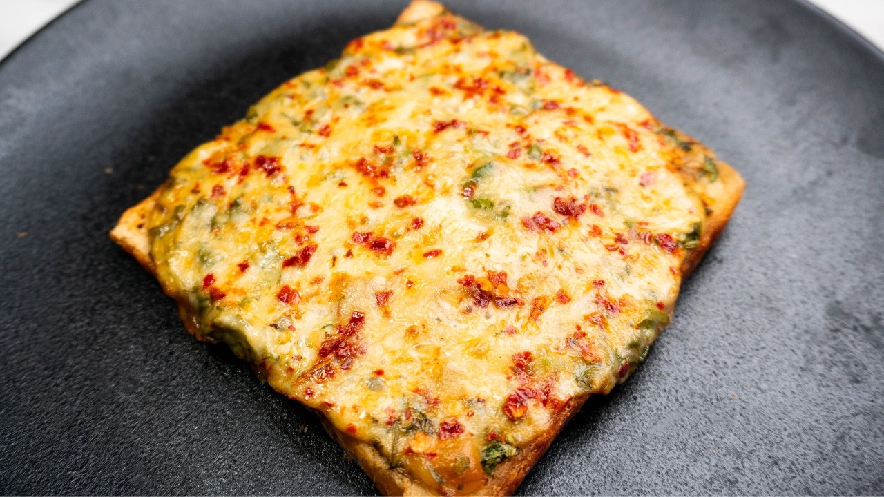 Perfect Garlic Bread in 5 Minutes!