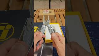 "Leatherman Surge: أفضل أداة متعددة الاستخدامات في دقيقة!" #shorts #multitool #leatherman #edc