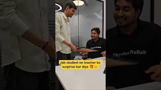 CUET PG TOPPER'S GIFT TO SANJAY SIR 🥹 #cuetpg2026 #iitjam #cuetpgresult #CUETPG