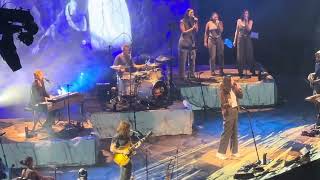 Tom Odell and Hozier perform “Another Love” live at the Moda Center in Portland, OR
