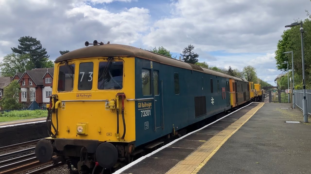 73201 Broadlands and 73136 Mhairi Passing West Byfleet - 17/04/24 - YouTube