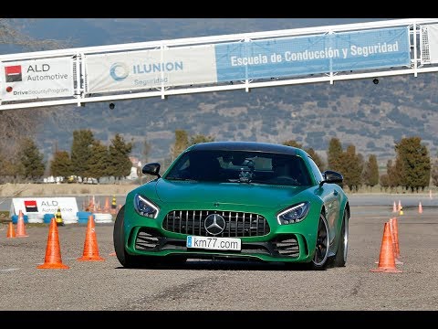 Mercedes-AMG GT R 2016 - Maniobra de esquiva (moose test) y eslalon | km77.com