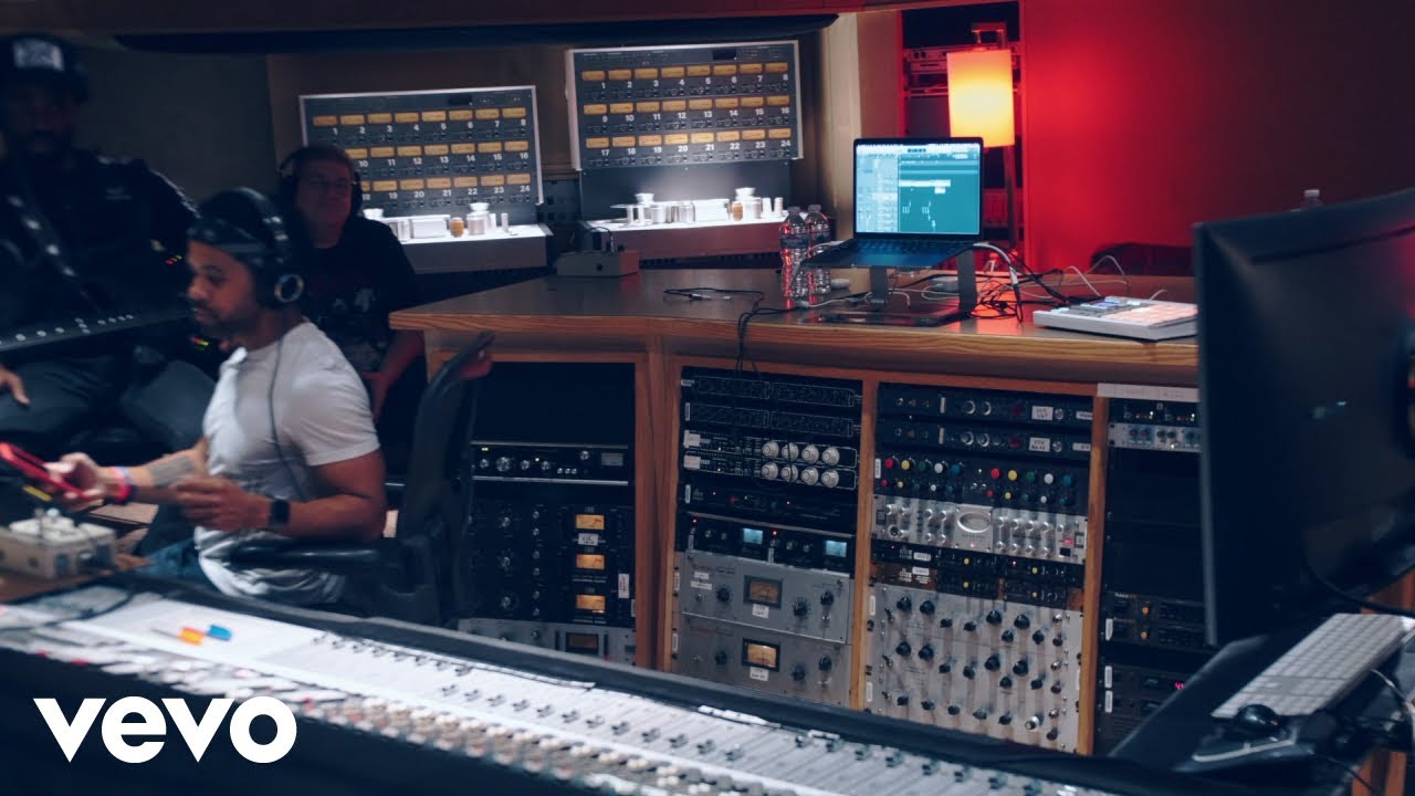 CASELY - Autopilot (Live 10 Year Performance Edition)