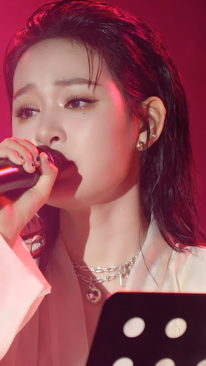 Chắc Ai Đó Sẽ Về - Hiền Hồ live cover tại Lululola Show. Sáng tác: Nghệ sĩ Sơn Tùng M-TP