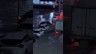 DUBAI IS FLOODING DUE TO HEAVY THUNDERSTORM dubai