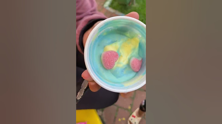 Makan Yupi Pakai Es Krim