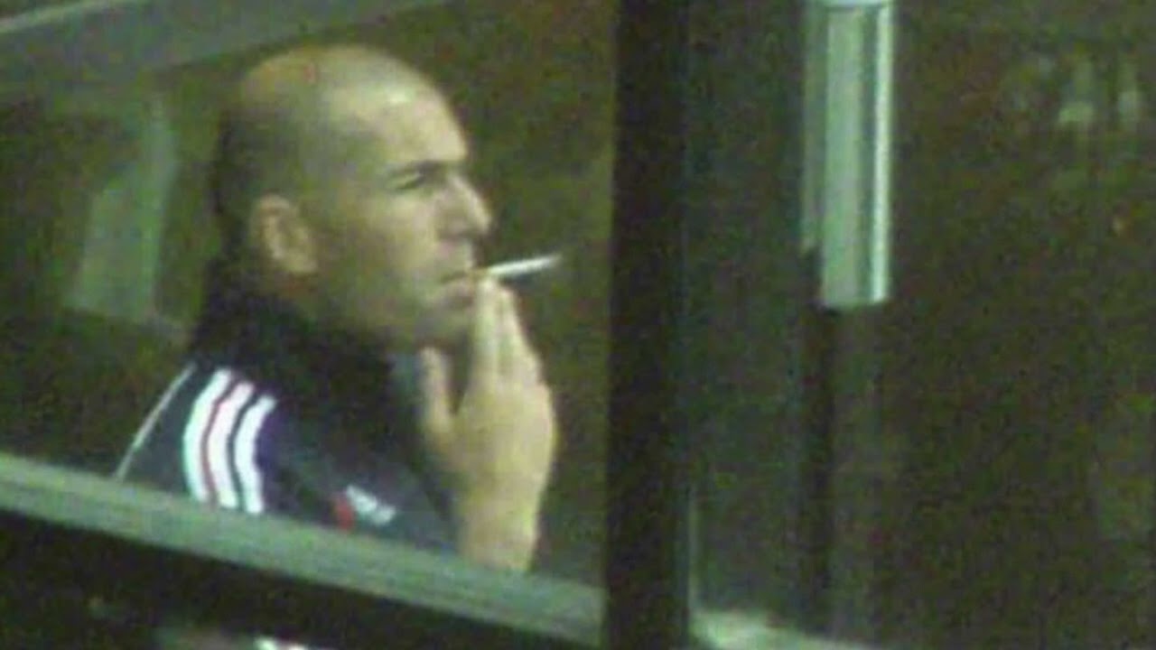 zidane cigarettes Zidane is smoking 😳
